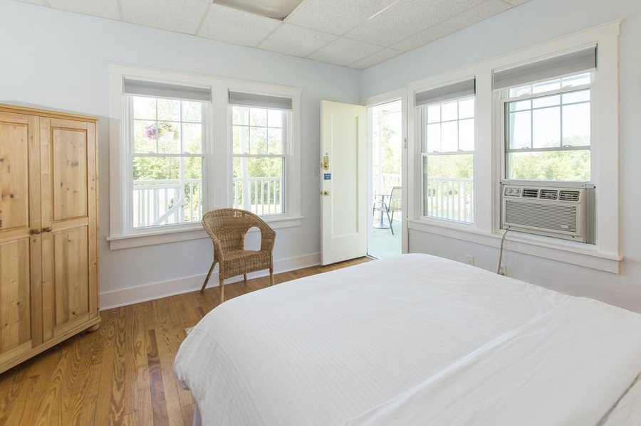 Sun Sand Cabins — Guest room