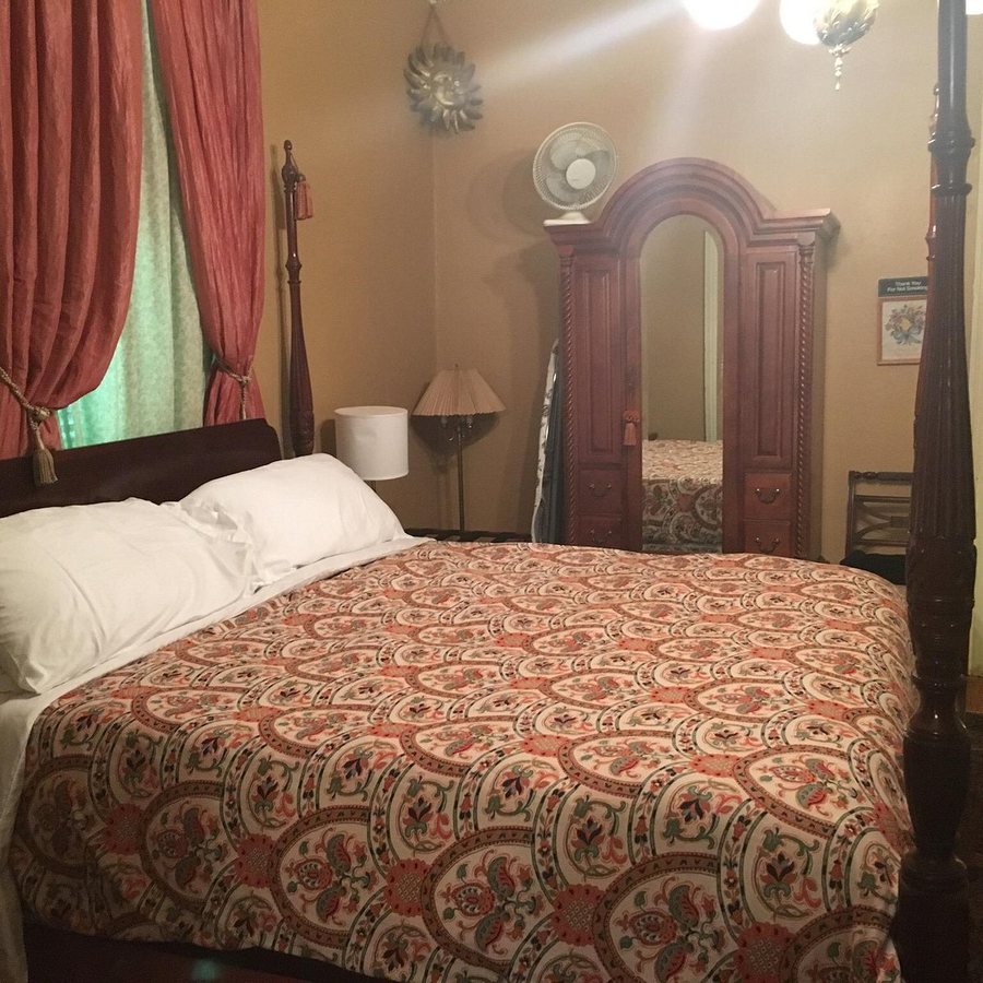 Sunburst Inn Guest House — Guest room