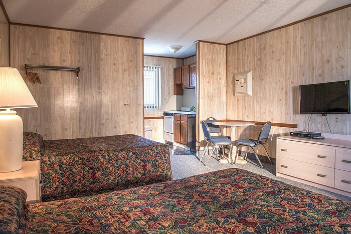 Sunburst Motels I II — Guest room