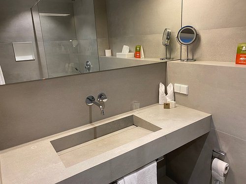 Sunday Hotel Koln Hurth — Bathroom
