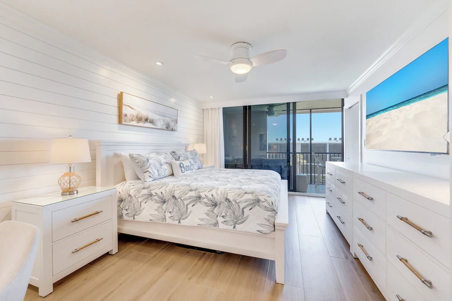 Sundial Beach Resort Spa — Guest room