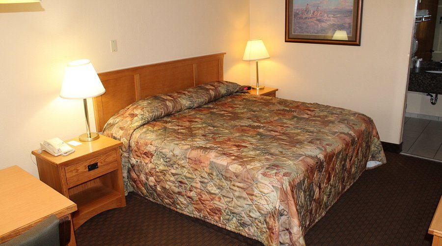 Sundowner Inn — Guest room