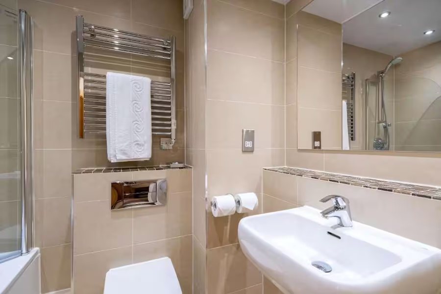 Sundowner Inn — Bathroom