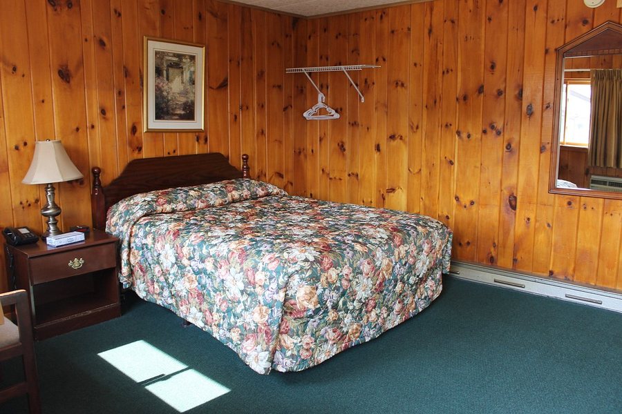Sundowner Motel — Guest room