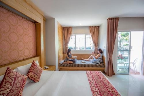Sungthong Kamala Beach Resort — Guest room