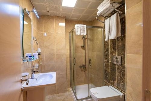 Sunlight Hotel Istanbul — Bathroom