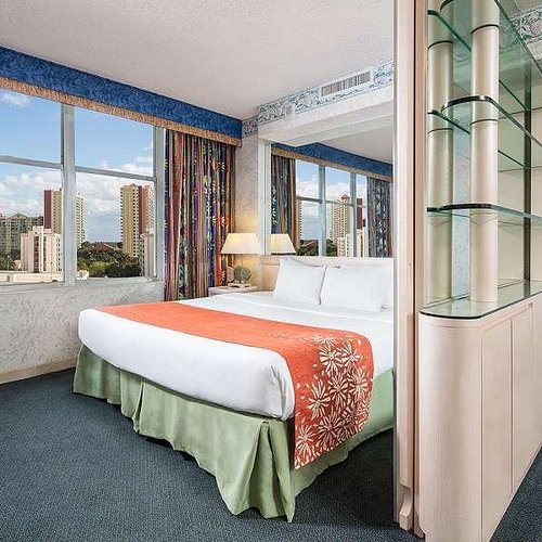 Sunny Isles Apartments — Guest room