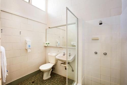 Sunnybank Star Hotel Apartments — Bathroom