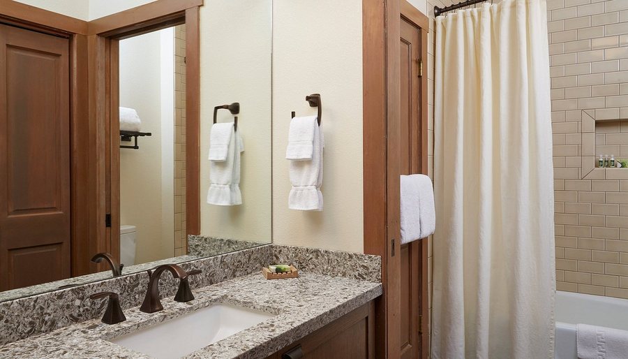 Sunnyside Restaurant And Lodge Tahoe City Lake Tahoe California California — Bathroom