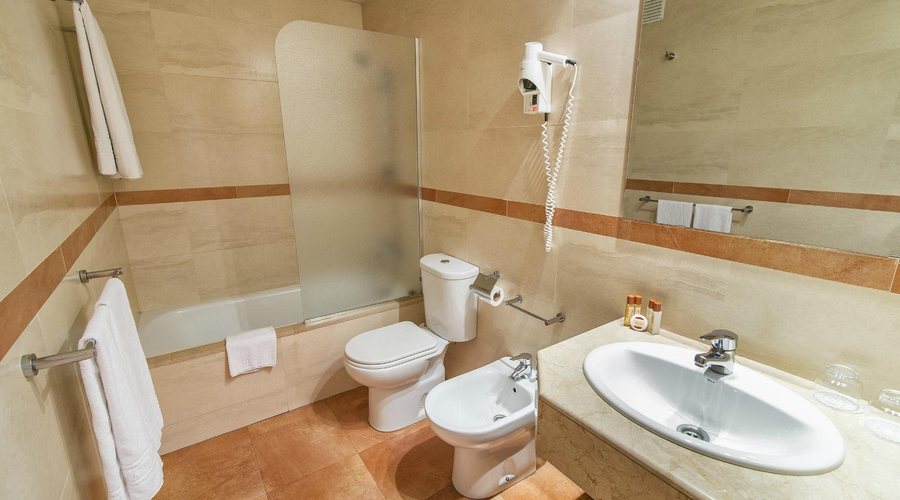 Sunotel Aston Barcelona Catalonia — Bathroom