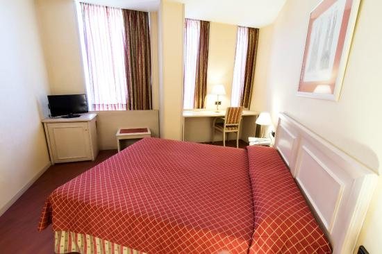 Sunotel Junior Barcelona Catalonia — Guest room