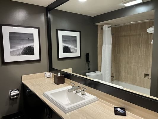 Sunrise Room and Board Los Angeles California — Bathroom