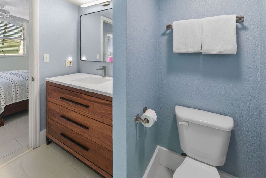 Sunrise Suites Catalina Suite 311 — Bathroom