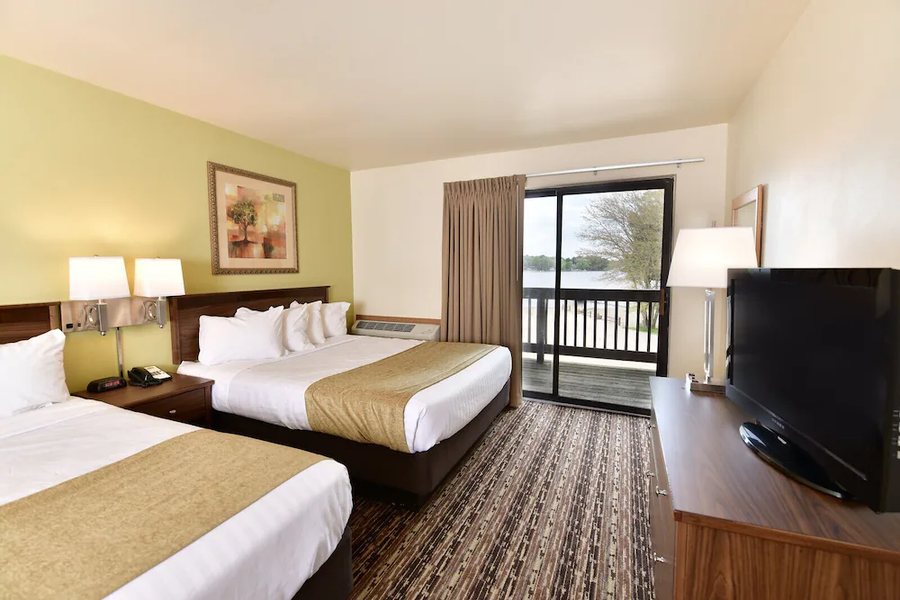 Sunset Bay Resort Suites — Guest room