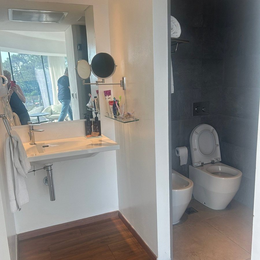Sunset Beach Hotel — Bathroom