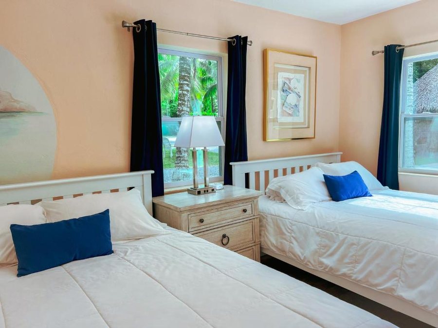 Sunset Cove Beach Resort — Guest room