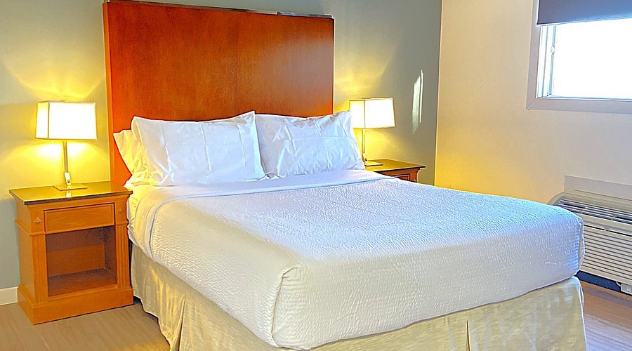 Sunset Inn — Guest room