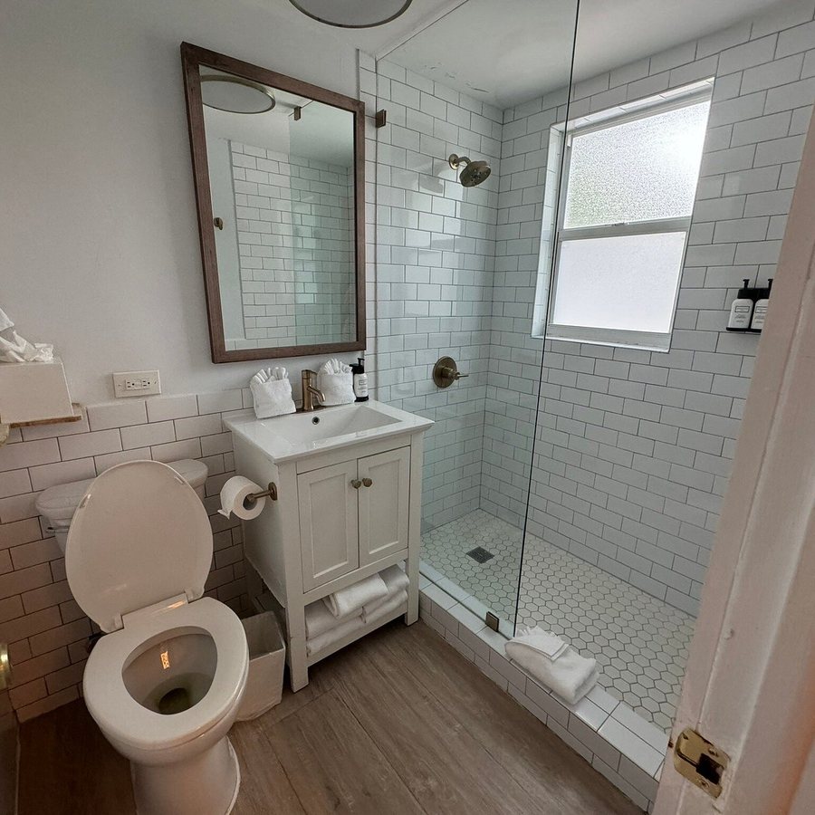 Sunset Inn — Bathroom
