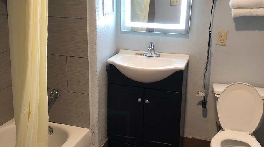 Sunset Inn — Bathroom