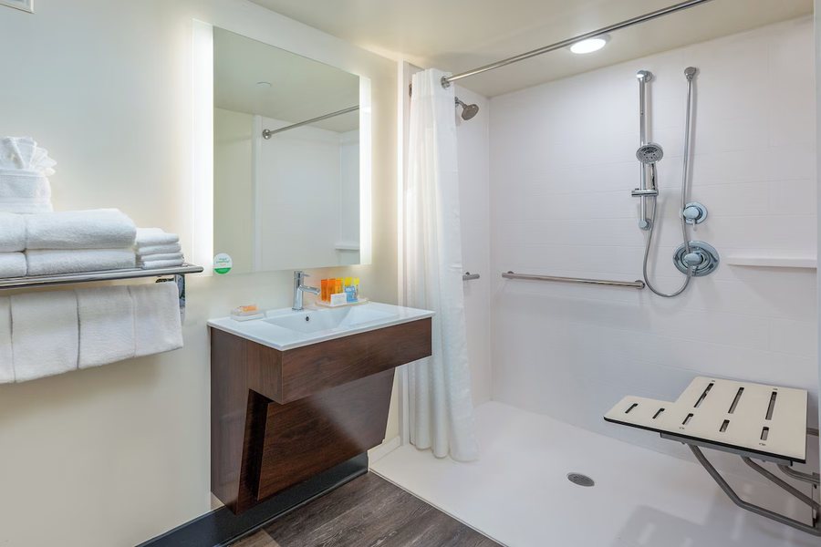 Sunset Inn — Bathroom