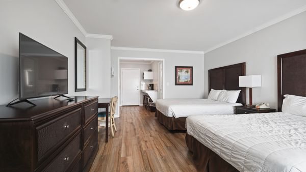 Sunset Inn — Guest room