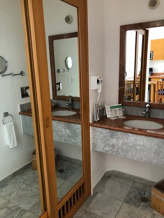 Sunset Marina Resort Yacht Club — Bathroom