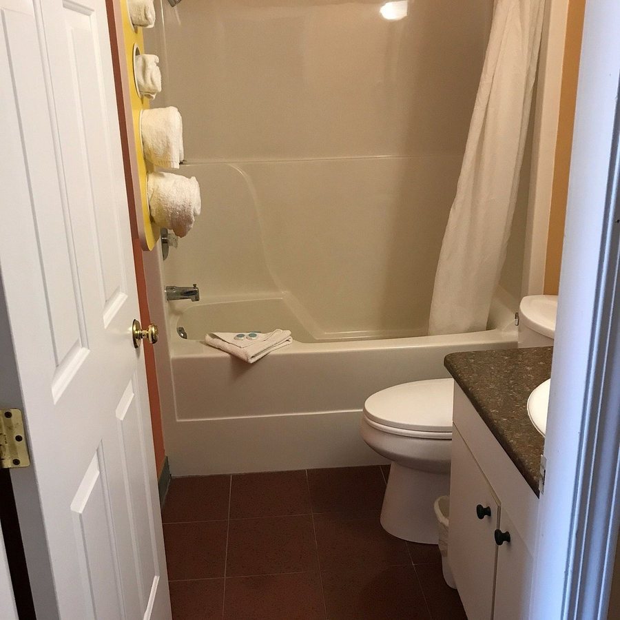Sunset Motel — Bathroom