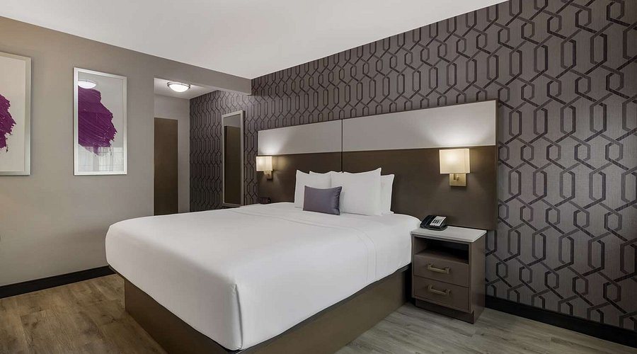 Sunset West Hotel SureStay Collection By Best Western Los Angeles California — Guest room