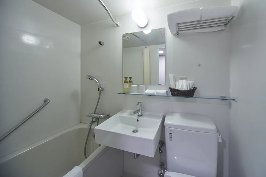 Sunshine City Prince Hotel — Bathroom