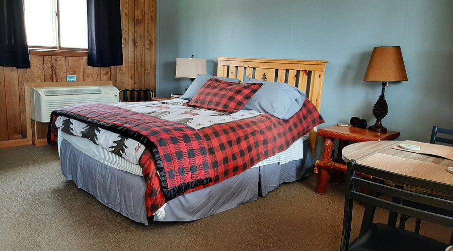 Sunshine Motel And Cabins — Guest room