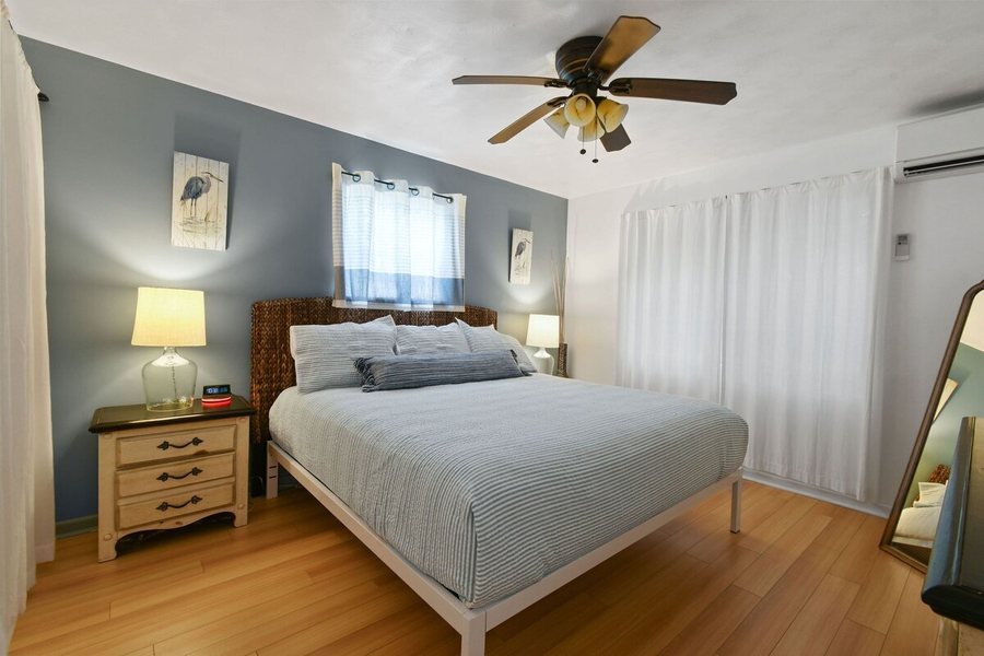 Sunshine Shores Boutique Apartments — Guest room