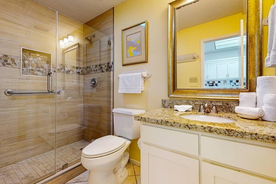 Suntide III Condominiums — Bathroom