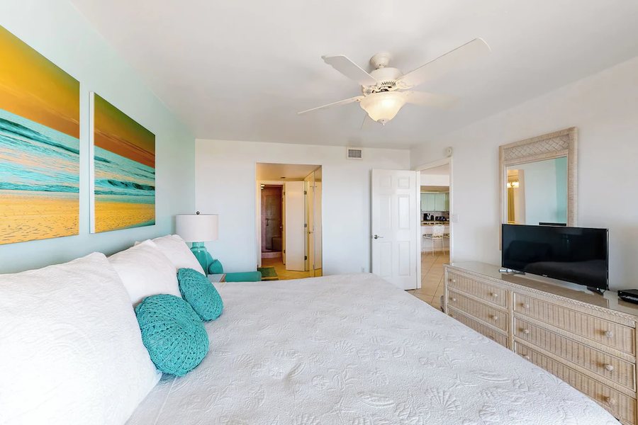 Suntide III Condominiums — Guest room