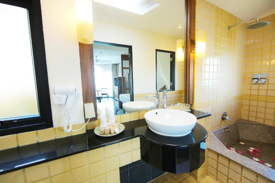 Supalai Scenic Bay Resort Spa Phuket — Bathroom