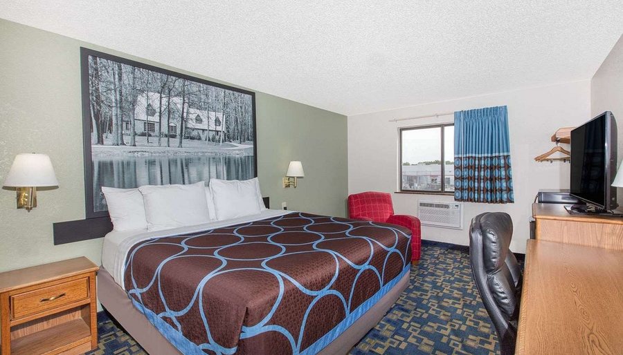 Super 8 by Wyndham Aberdeen MD — Guest room