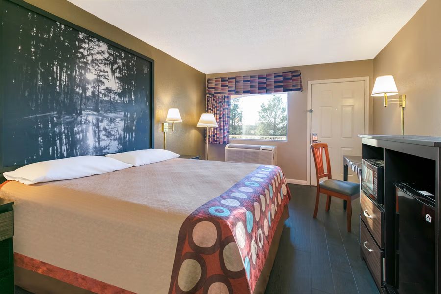 Super 8 by Wyndham Abilene North — Guest room