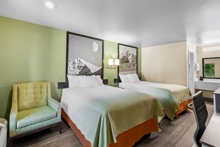 Super 8 by Wyndham Acworth Atlanta Area — Guest room