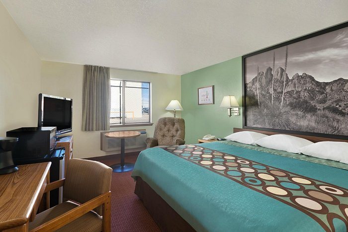 Super 8 by Wyndham Alamogordo — Guest room