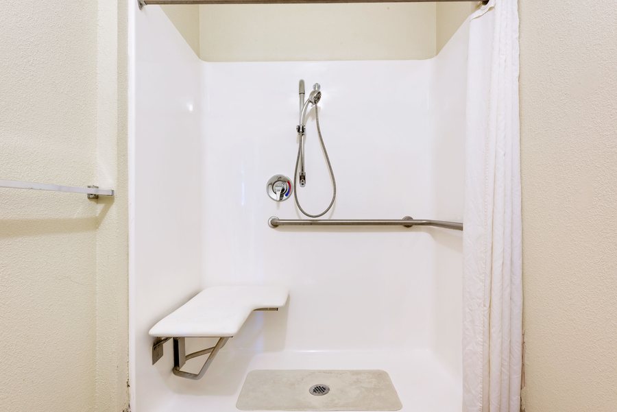 Super 8 by Wyndham Allentown — Bathroom