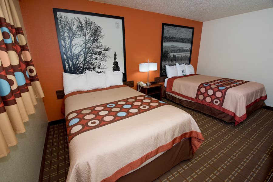 Super 8 by Wyndham Altoona — Guest room