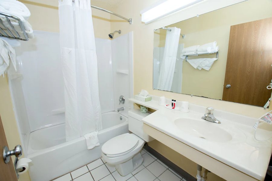 Super 8 by Wyndham Altoona — Bathroom