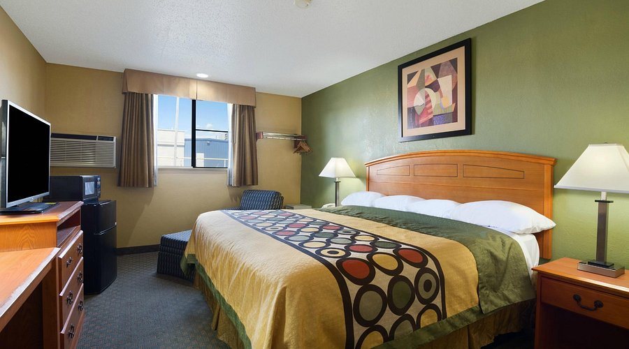 Super 8 by Wyndham Amarillo West — Guest room