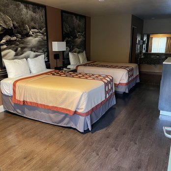 Super 8 By Wyndham Anaheim Disneyland Drive — Guest room