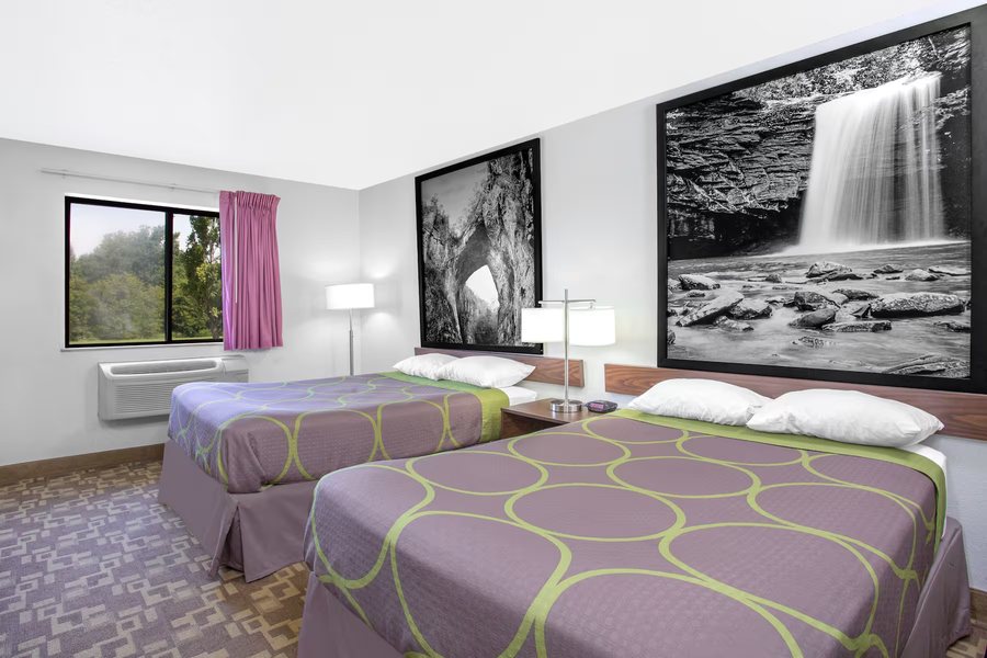 Super 8 by Wyndham Appomattox VA — Guest room
