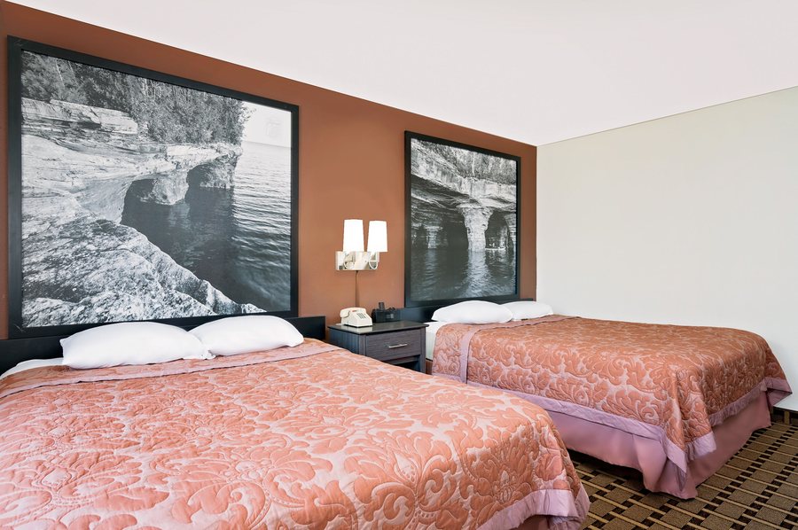 Super 8 by Wyndham Ashland — Guest room