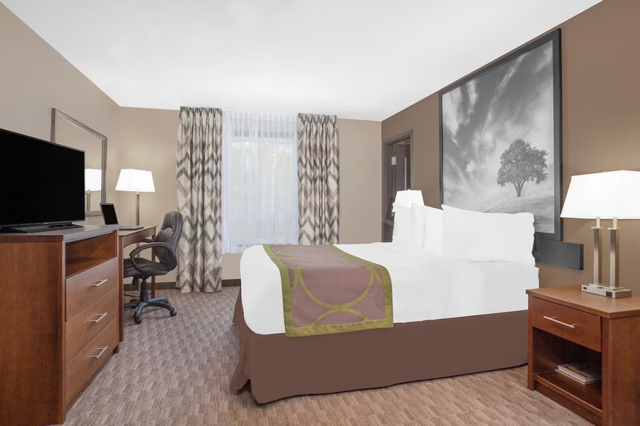 Super 8 by Wyndham Athabasca AB — Guest room