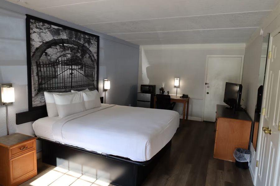 Super 8 By Wyndham Austin South I 35 — Guest room