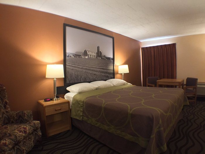 Super 8 by Wyndham Batavia E of Darien Lake Theme Park — Guest room