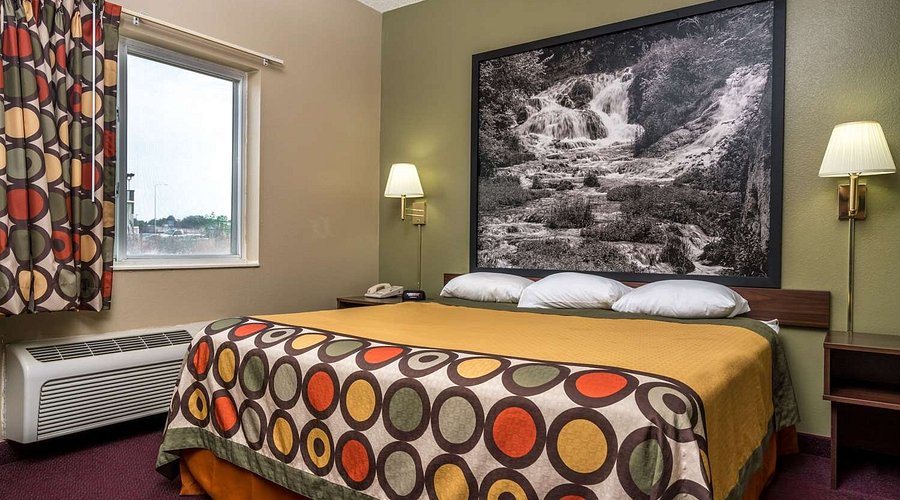 Super 8 by Wyndham Beresford — Guest room