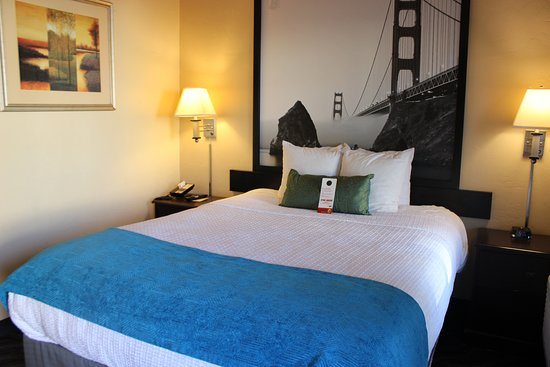 Super 8 by Wyndham Berkeley — Guest room